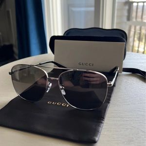 NWT GUCCI SUNGLASSES😎🕶